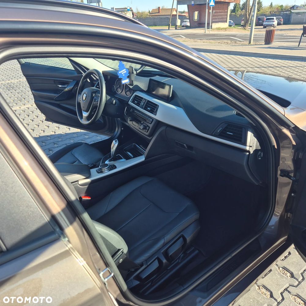 BMW Seria 3 320d xDrive - 13