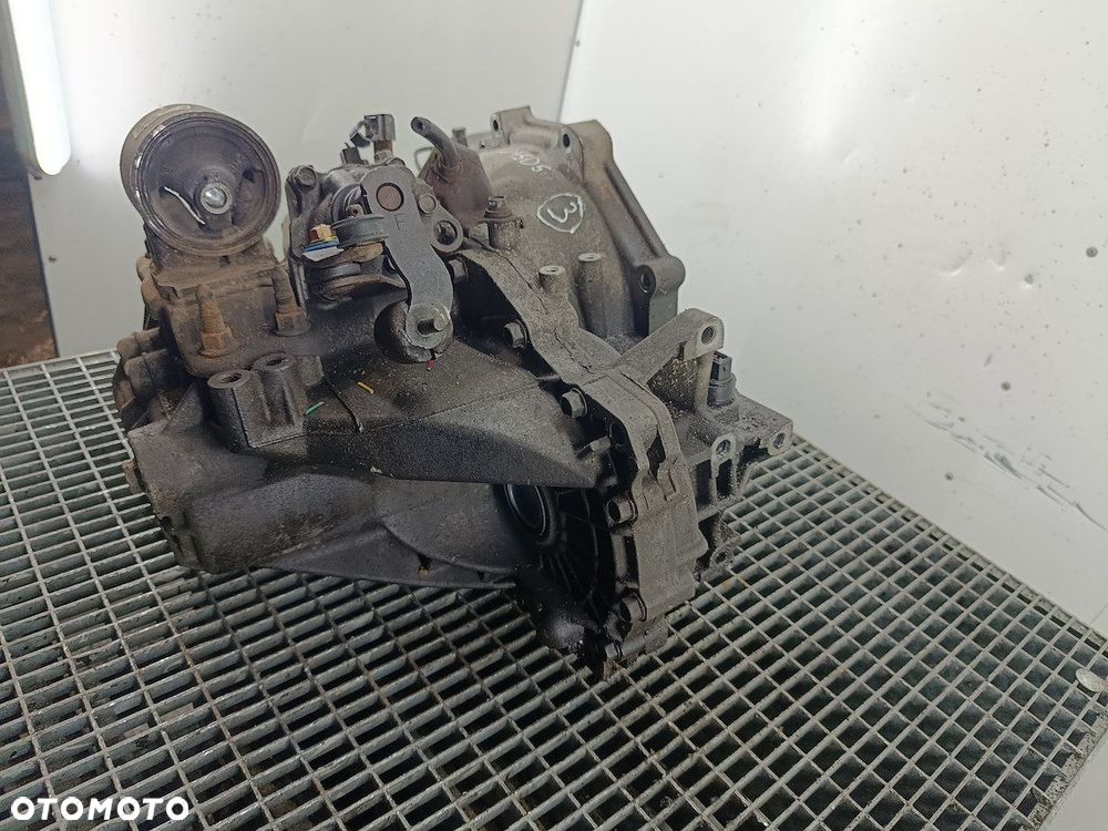 SKRZYNIA BIEGÓW MANUALNA 5 MITSUBISHI OUTLANDER I F5M42 2.0 16V - 3