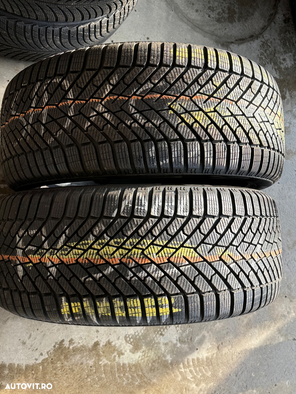 Vând 2 anvelope 275/45/20 Pirelli de iarnă ca noi