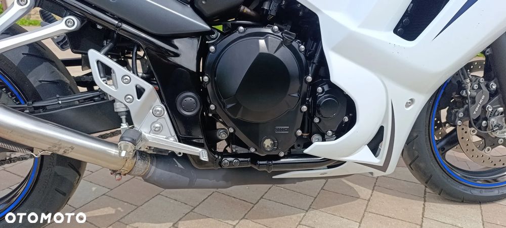 Suzuki GSX - 24