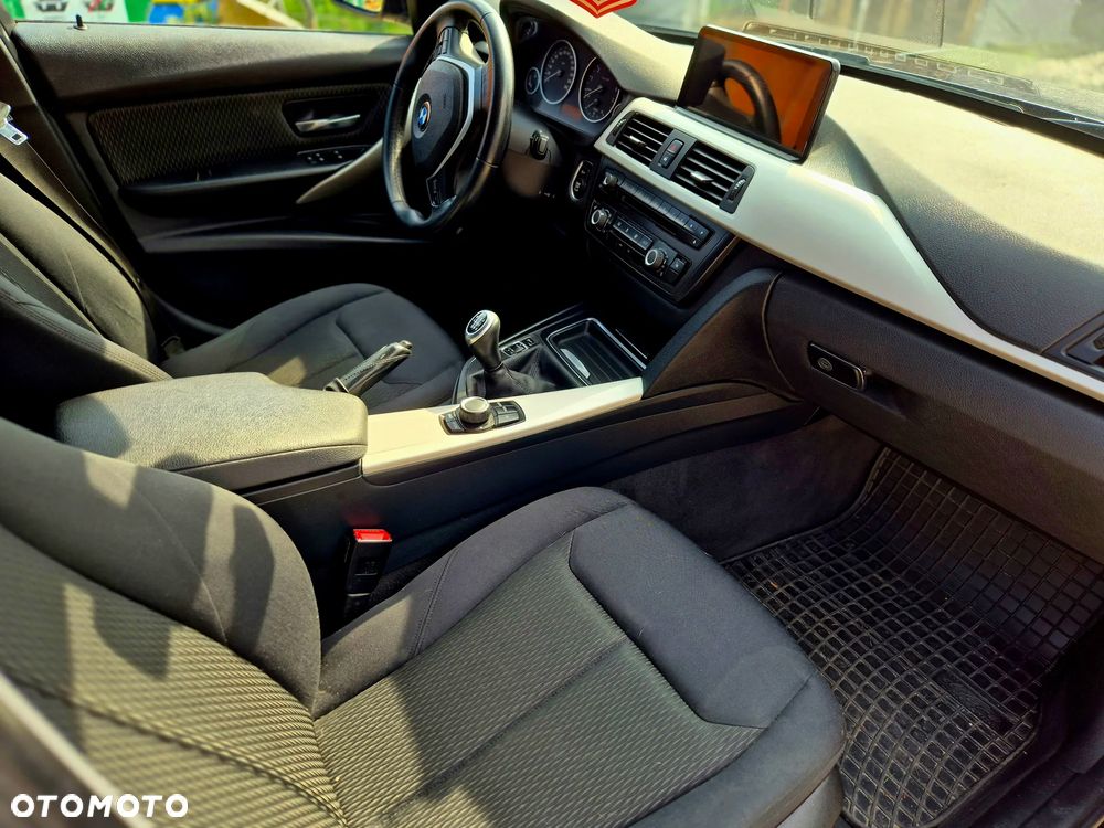 BMW Seria 3 328i - 21