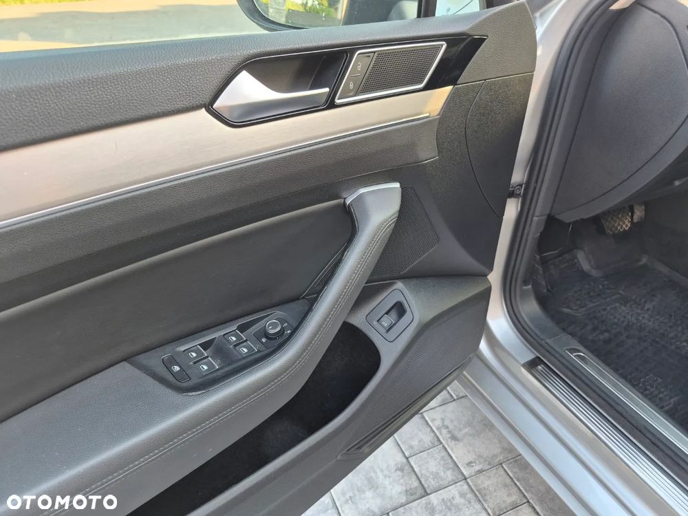 Volkswagen Passat 2.0 TDI SCR 4Mot DSG Highline - 15