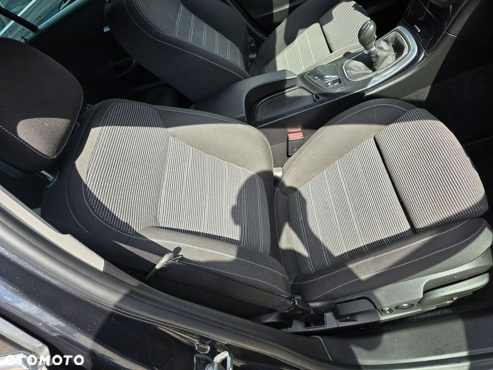 Opel Insignia - 32