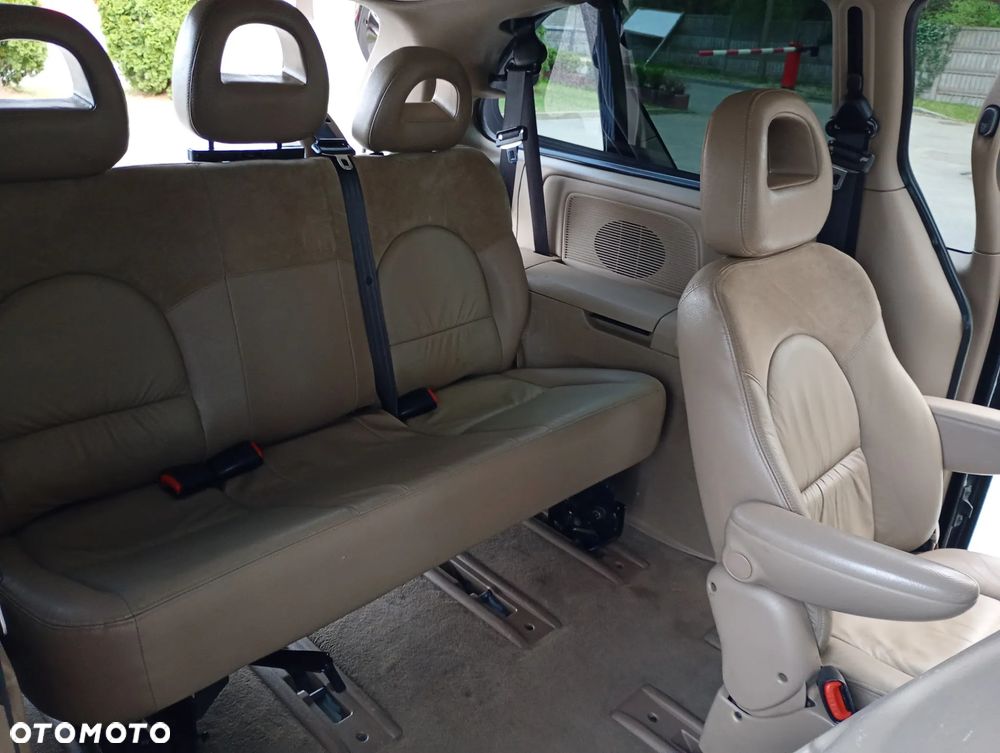 Chrysler Grand Voyager 3.3 Limited - 32