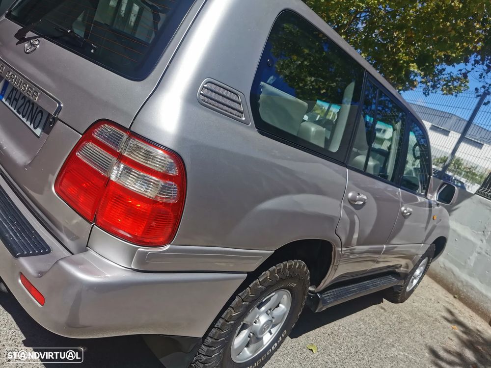 Toyota Land Cruiser - 2