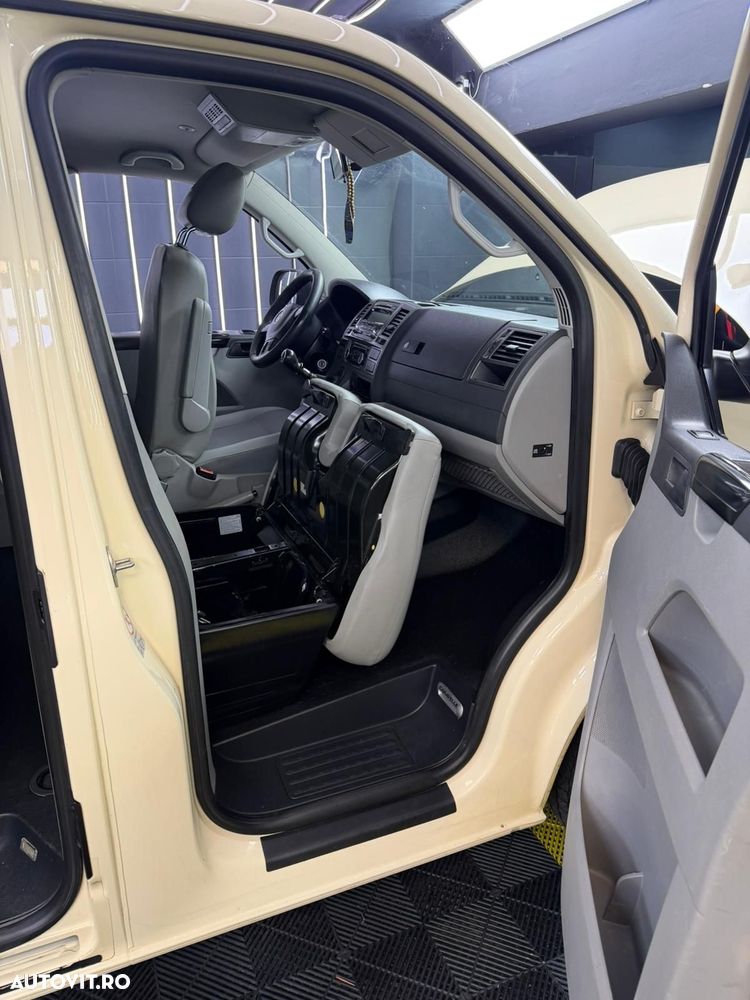 Volkswagen Caravelle - 6