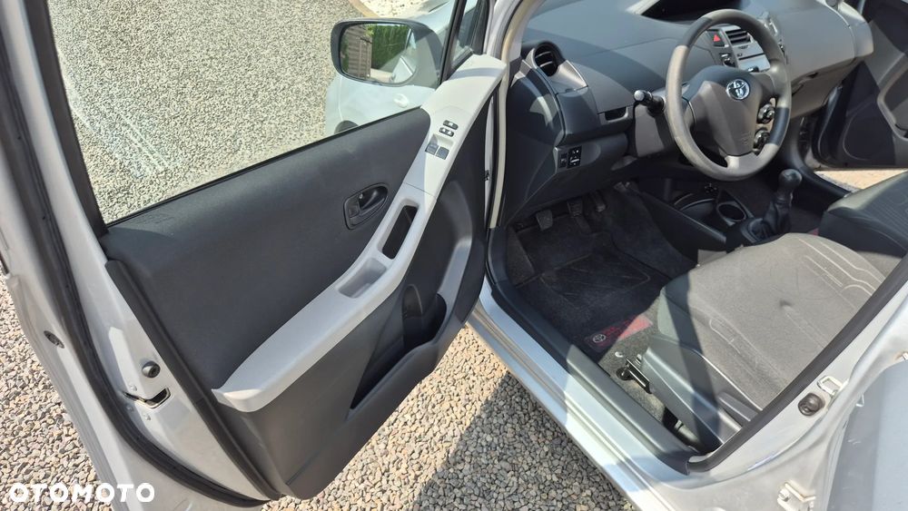 Toyota Yaris 1.0 VVT-i - 15