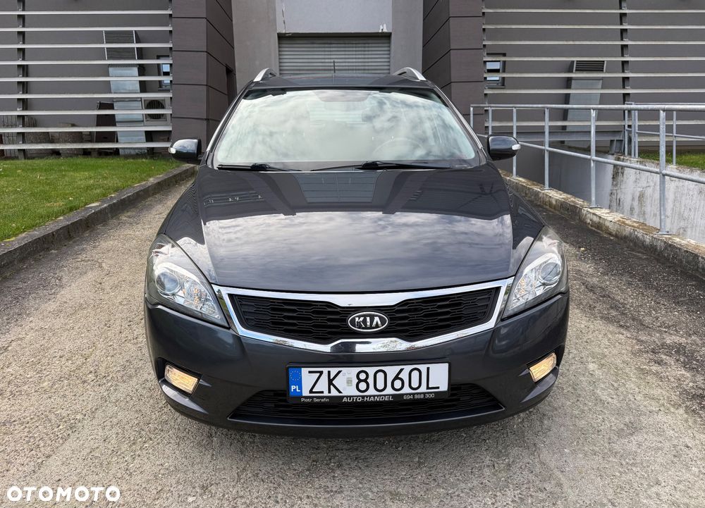 Kia Ceed ver-1-6-crdi-128-dream-team-edition - 3