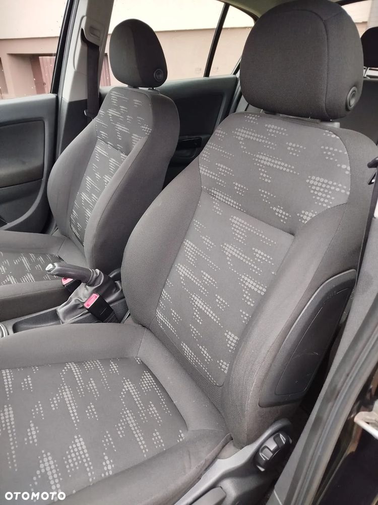 Opel Corsa ver-1-2-16v-color-edition - 11