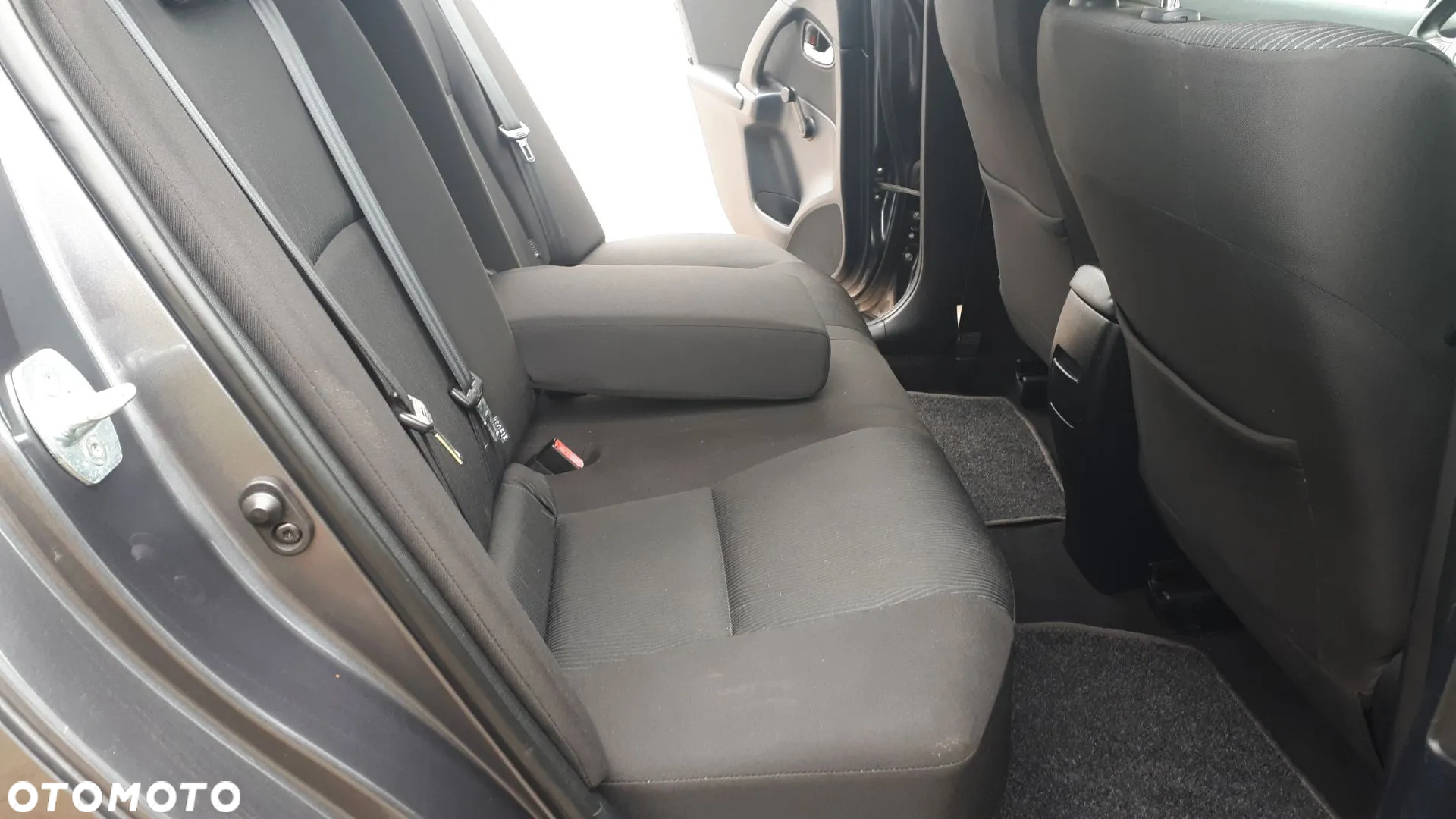 Toyota Avensis 1.6 Luna - 18