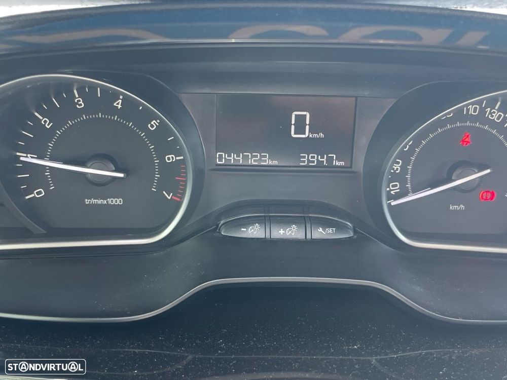 Peugeot 2008 1.2 PureTech Signature - 3