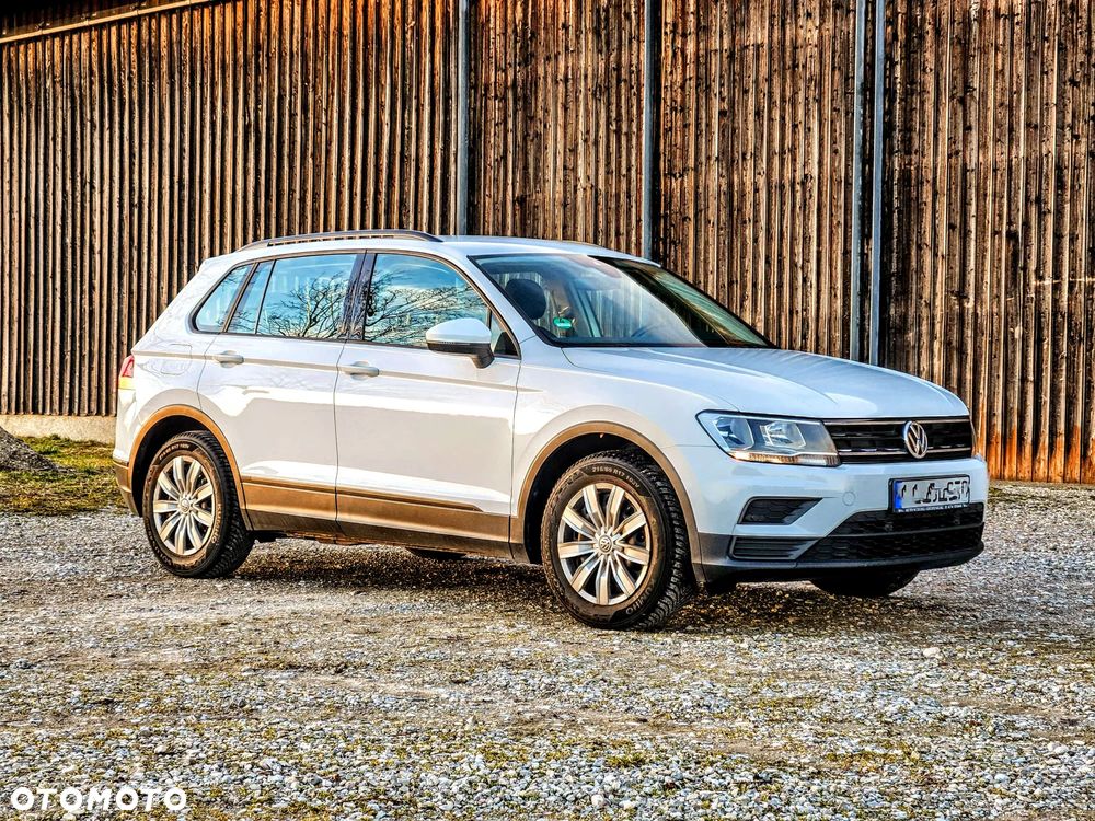 Volkswagen Tiguan - 1