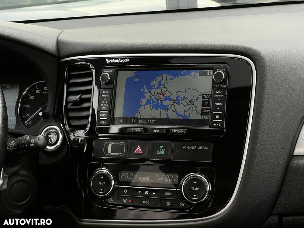 Mitsubishi Outlander - 11