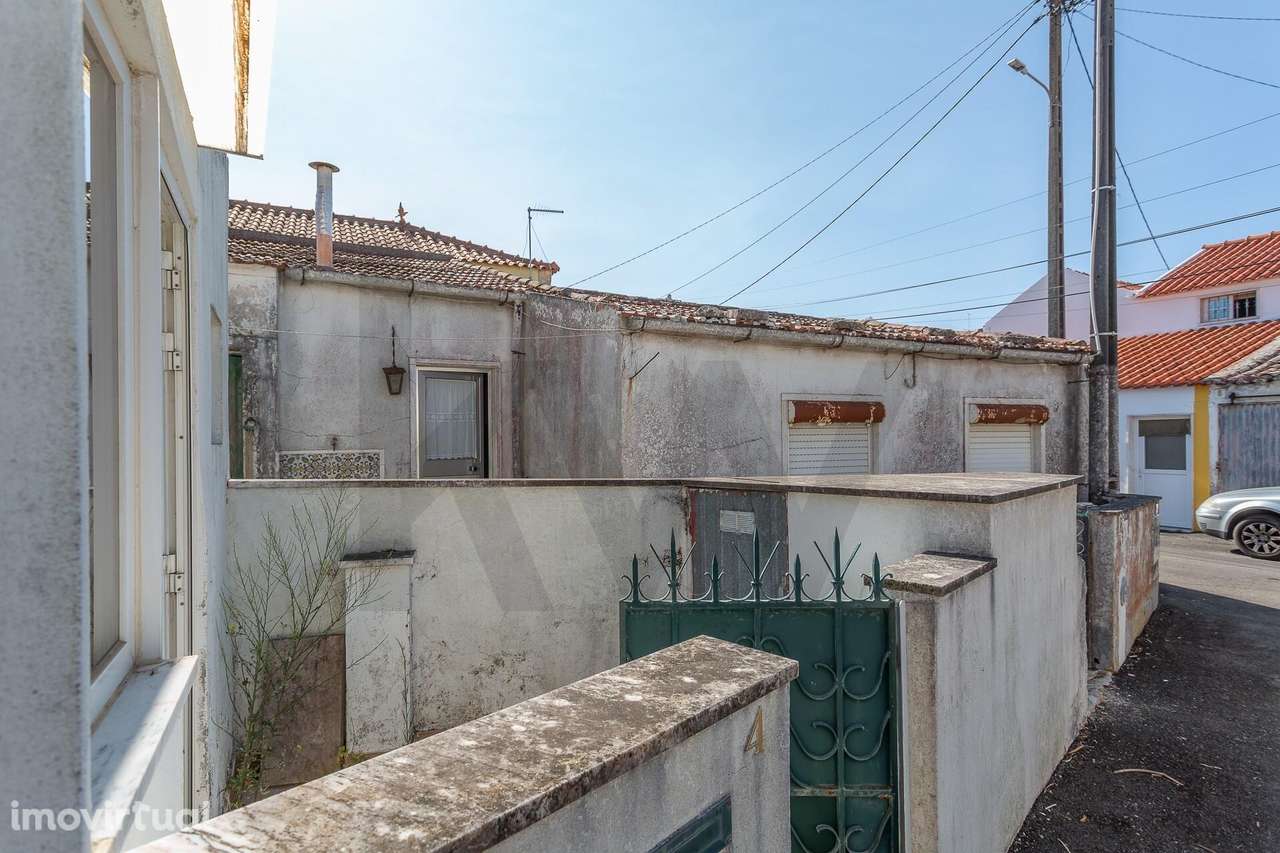 Oportunidade Única em Alvarinhos – Moradia para Recuperação Total com - Grande imagem: 2/42