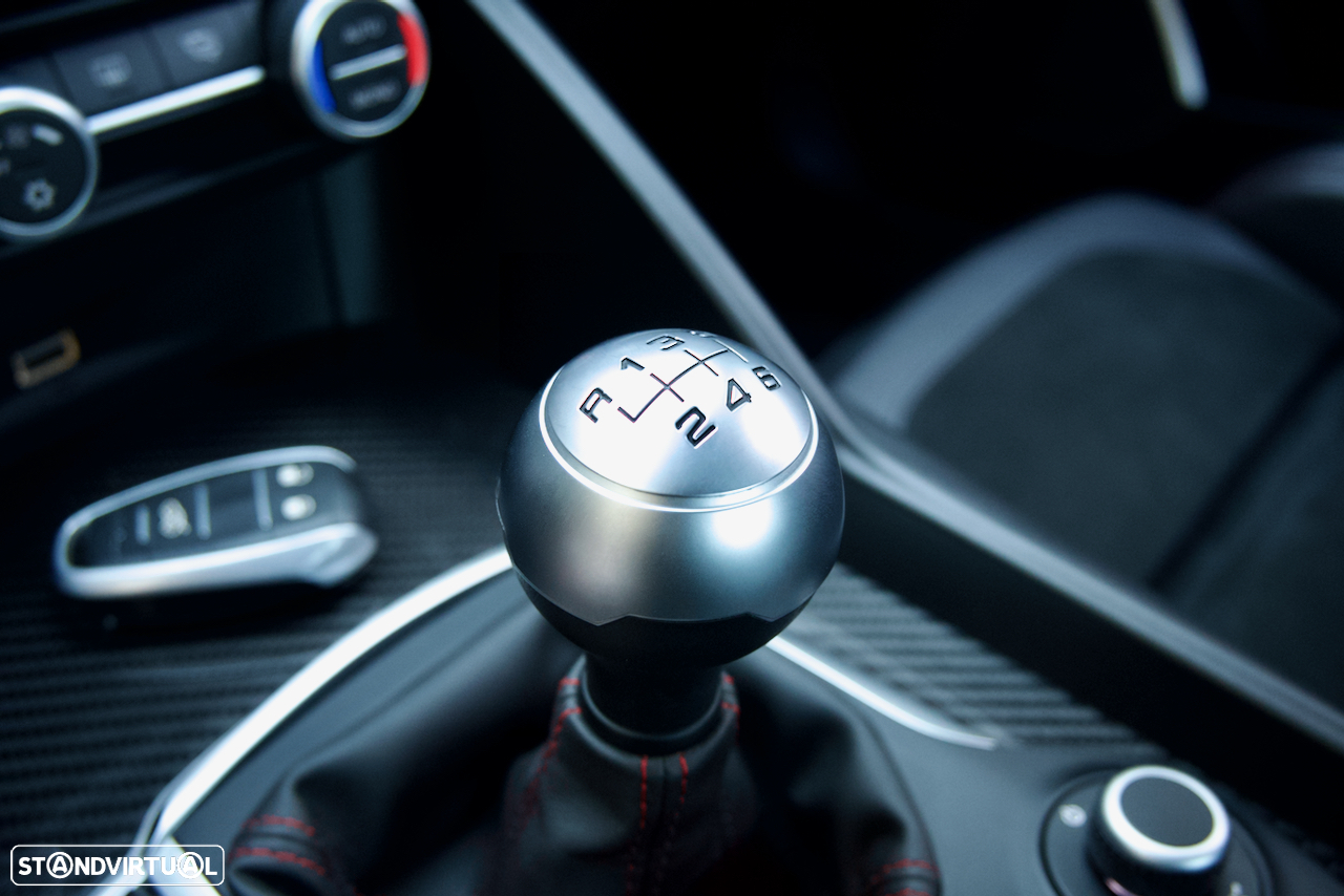 Alfa Romeo Giulia 2.9 Bi-Turbo Quadrifoglio - 40