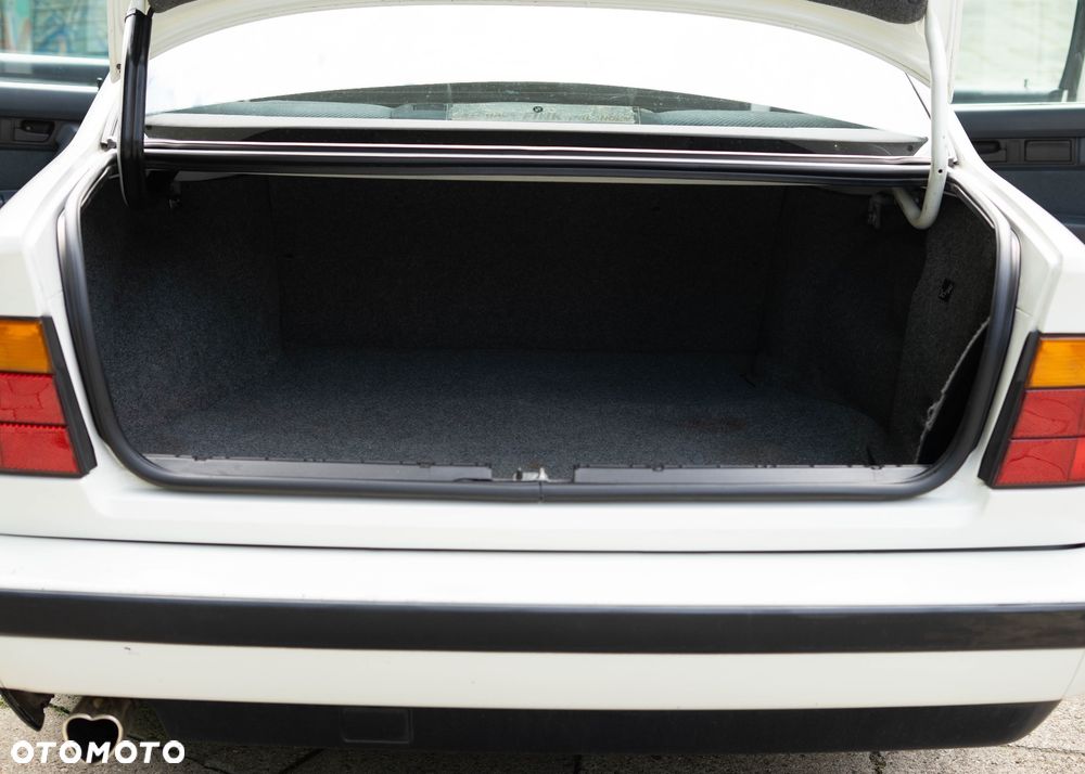 BMW Seria 5 520i - 30