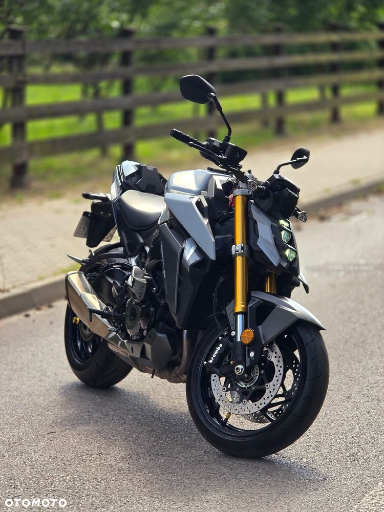 Suzuki GSX 1000 - 4