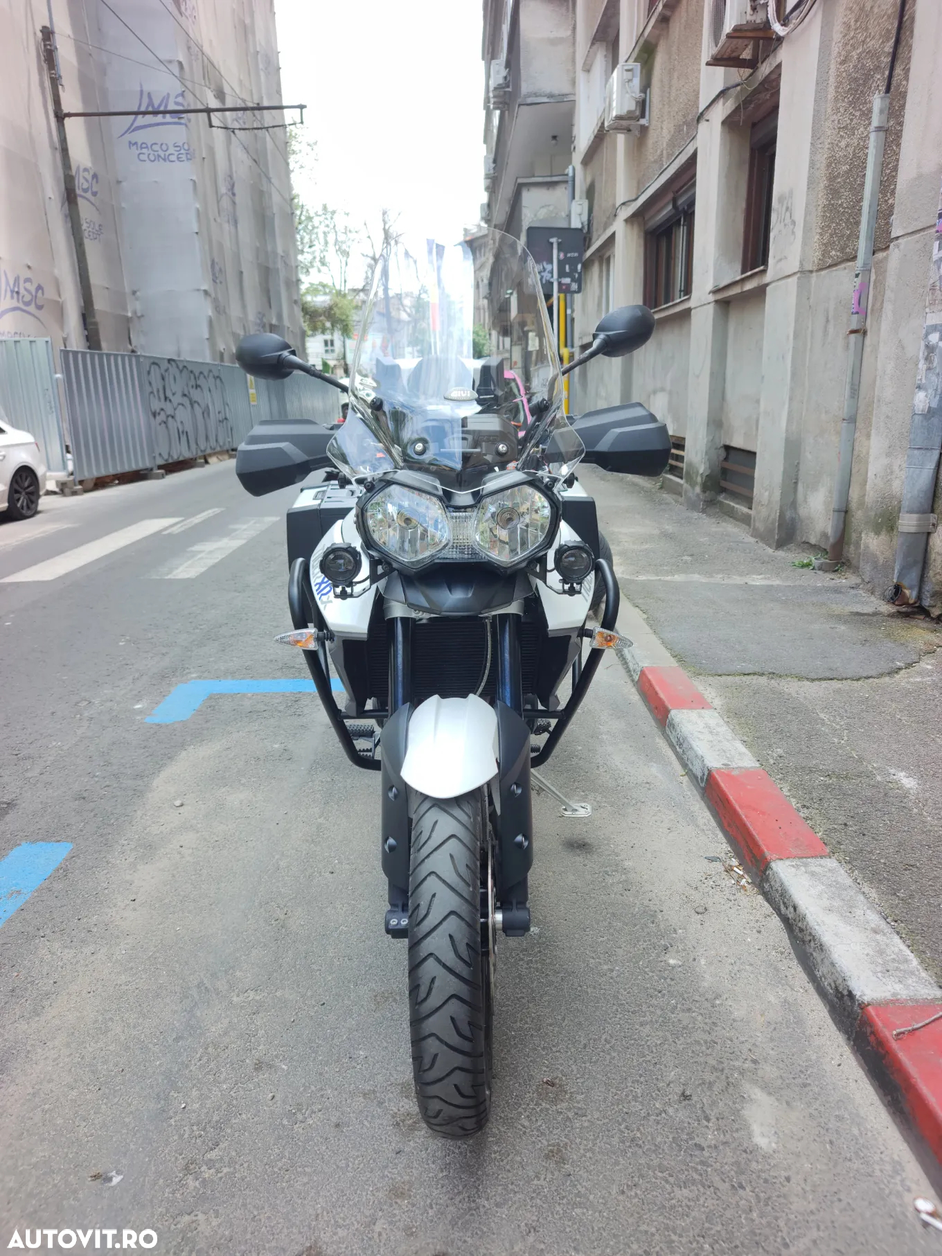 Triumph Tiger 800 XRx - 8
