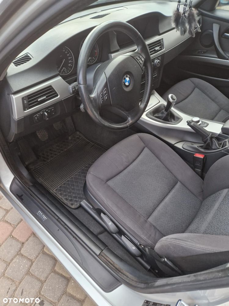 BMW Seria 3 318d - 6