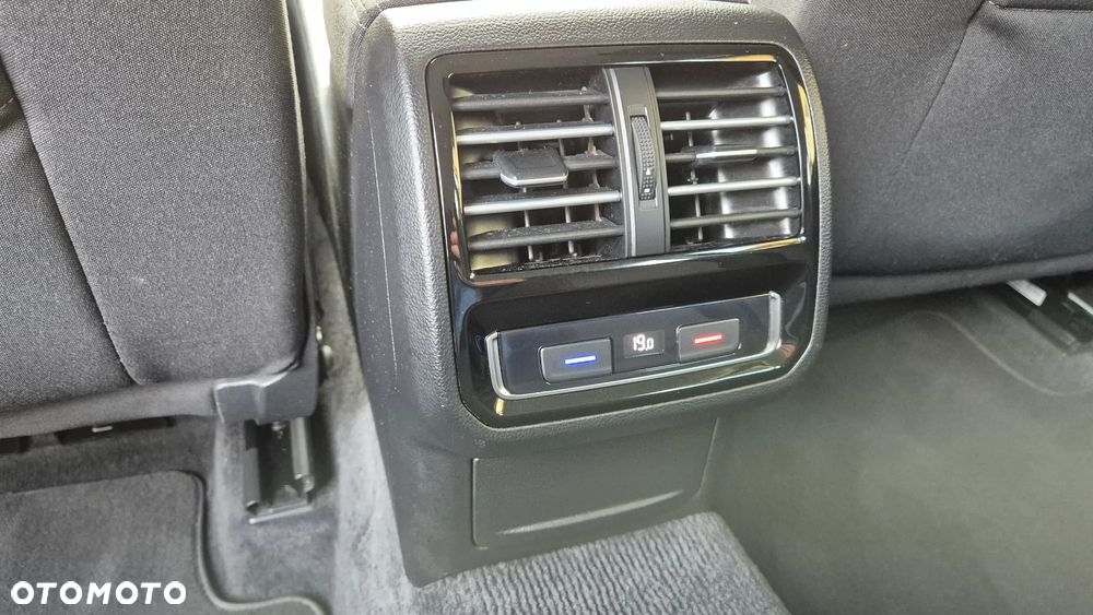 Volkswagen Passat - 11