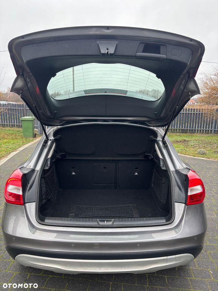 Mercedes-Benz GLA - 10