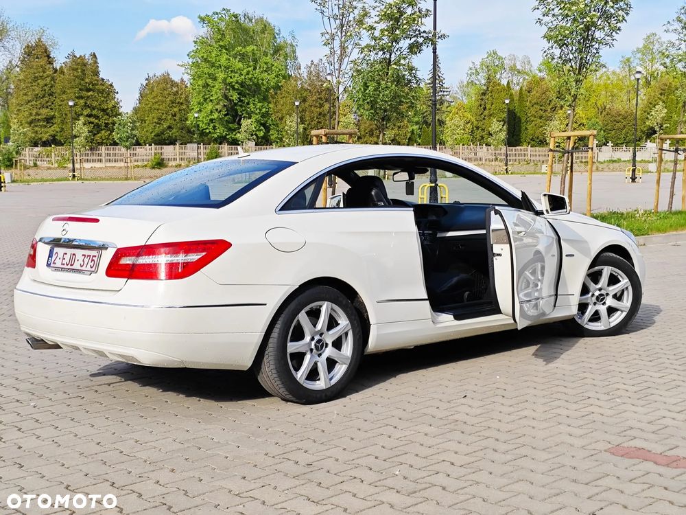 Mercedes-Benz Klasa E 220 CDI DPF BlueEFFICIENCY 7G-TRONIC Avantgarde - 22