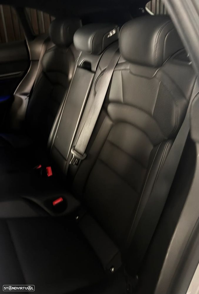 Porsche Taycan Cross Turismo 4 - 13