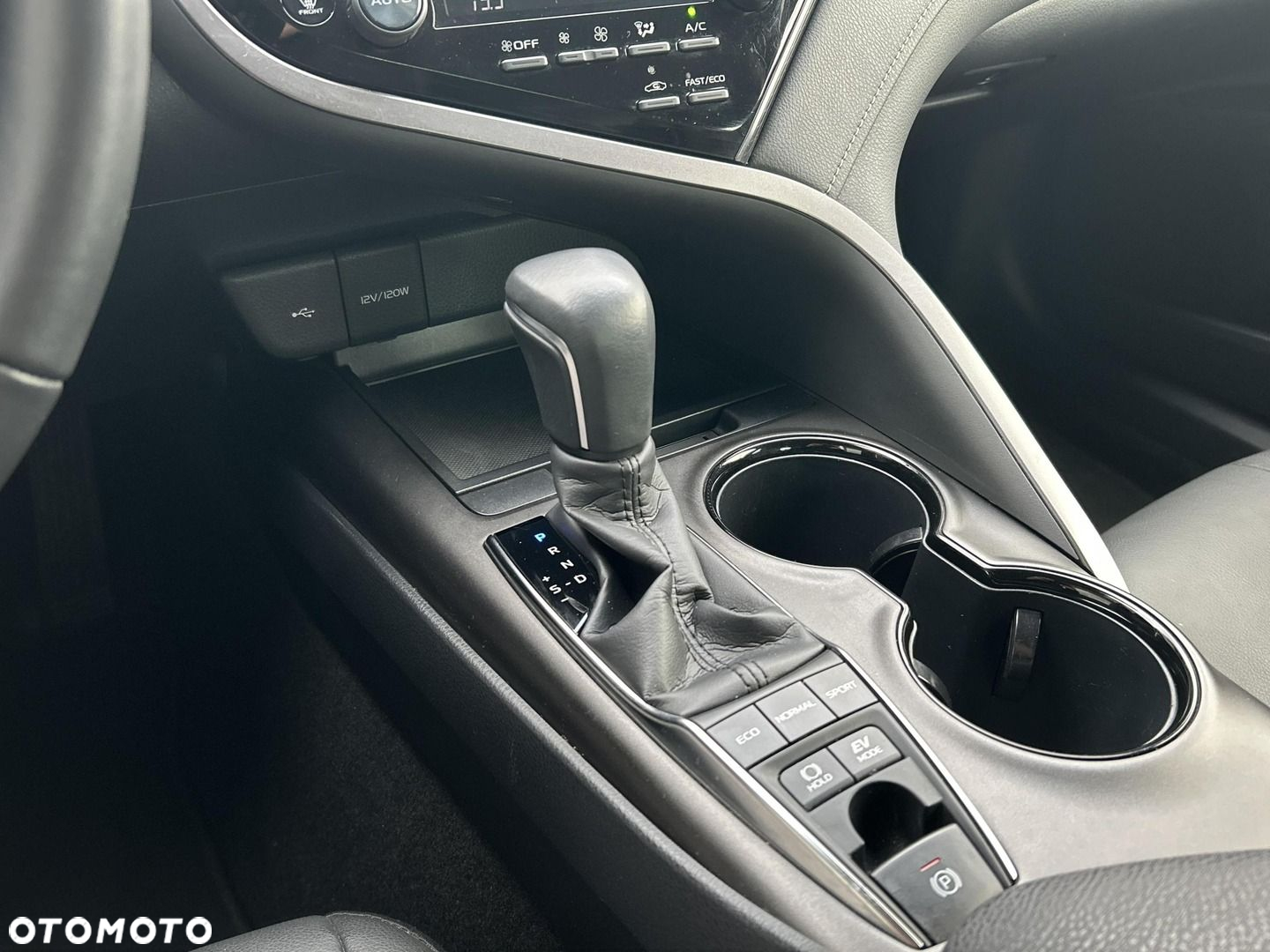 Toyota Camry - 17