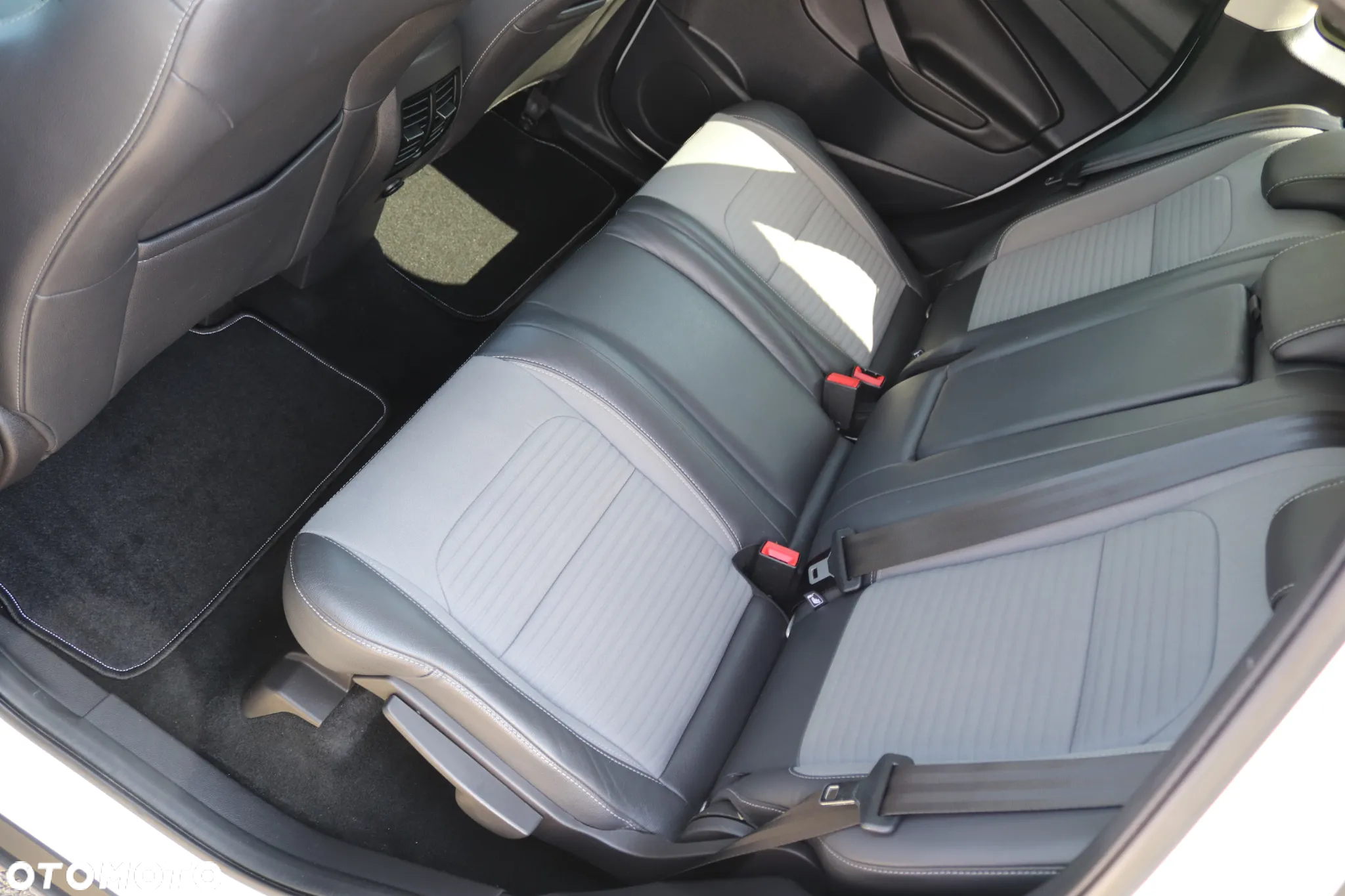 Ford Kuga 2.0 TDCi 2x4 Business Edition - 29