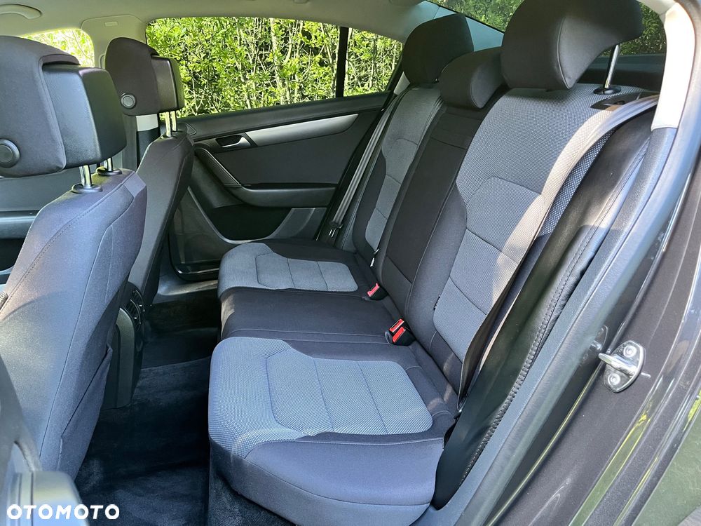 Volkswagen Passat - 19