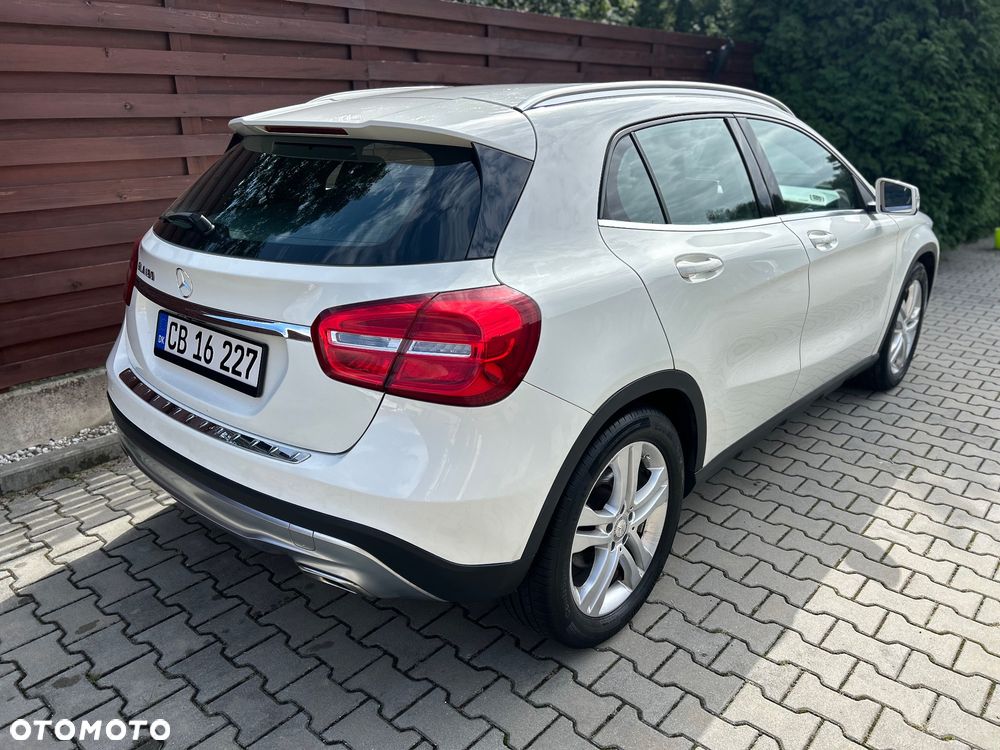 Mercedes-Benz GLA 180 Style - 4