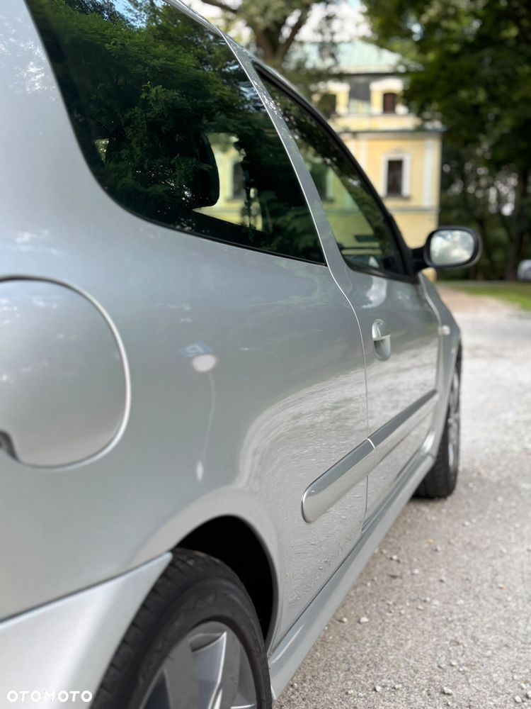Renault Clio 2.0 16V Sport - 11