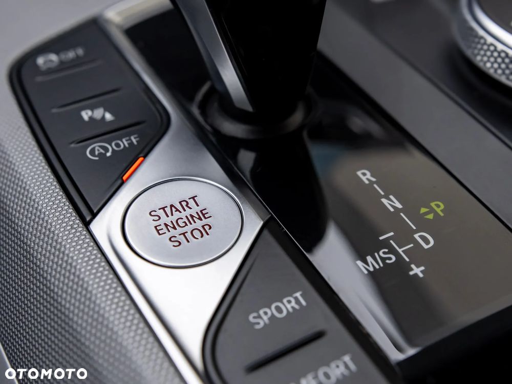 BMW Seria 3 318d M Sport - 21