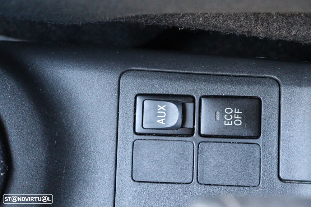 Toyota Yaris 1.3 VVT-i Sol High Pack VSC+TRC - 10