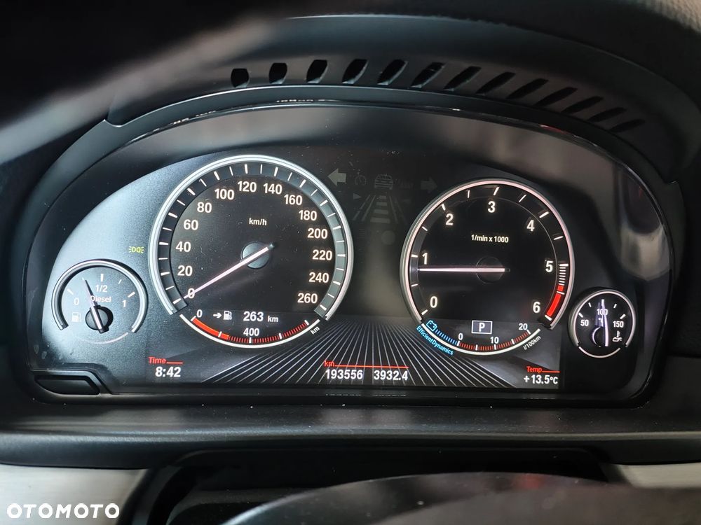 BMW Seria 5 525d xDrive - 18