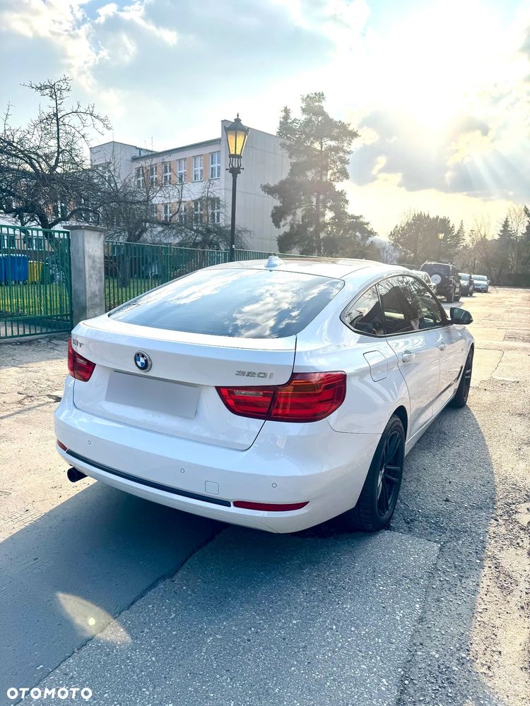 BMW Seria 3 320i Sport Line - 17