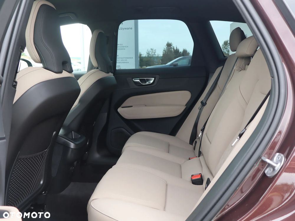 Volvo XC 60 B5 B AWD Plus Dark - 16