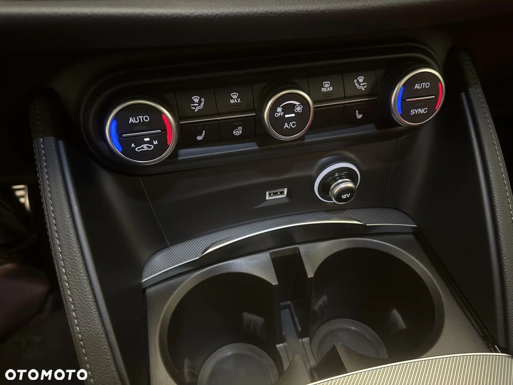 Alfa Romeo Stelvio 2.0 Turbo Veloce Q4 - 17
