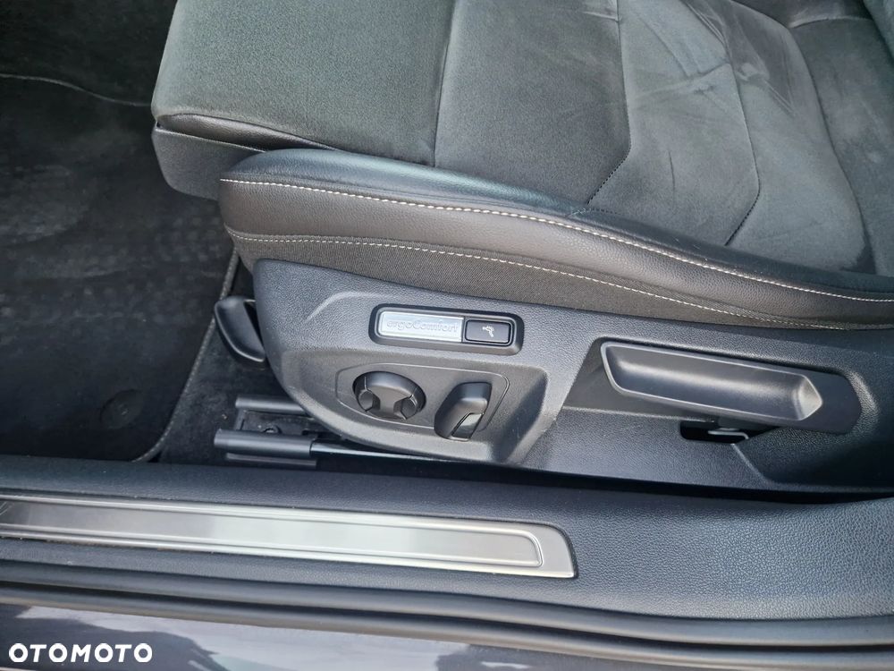 Volkswagen Arteon 2.0 TDI SCR 4Motion DSG R-Line - 23