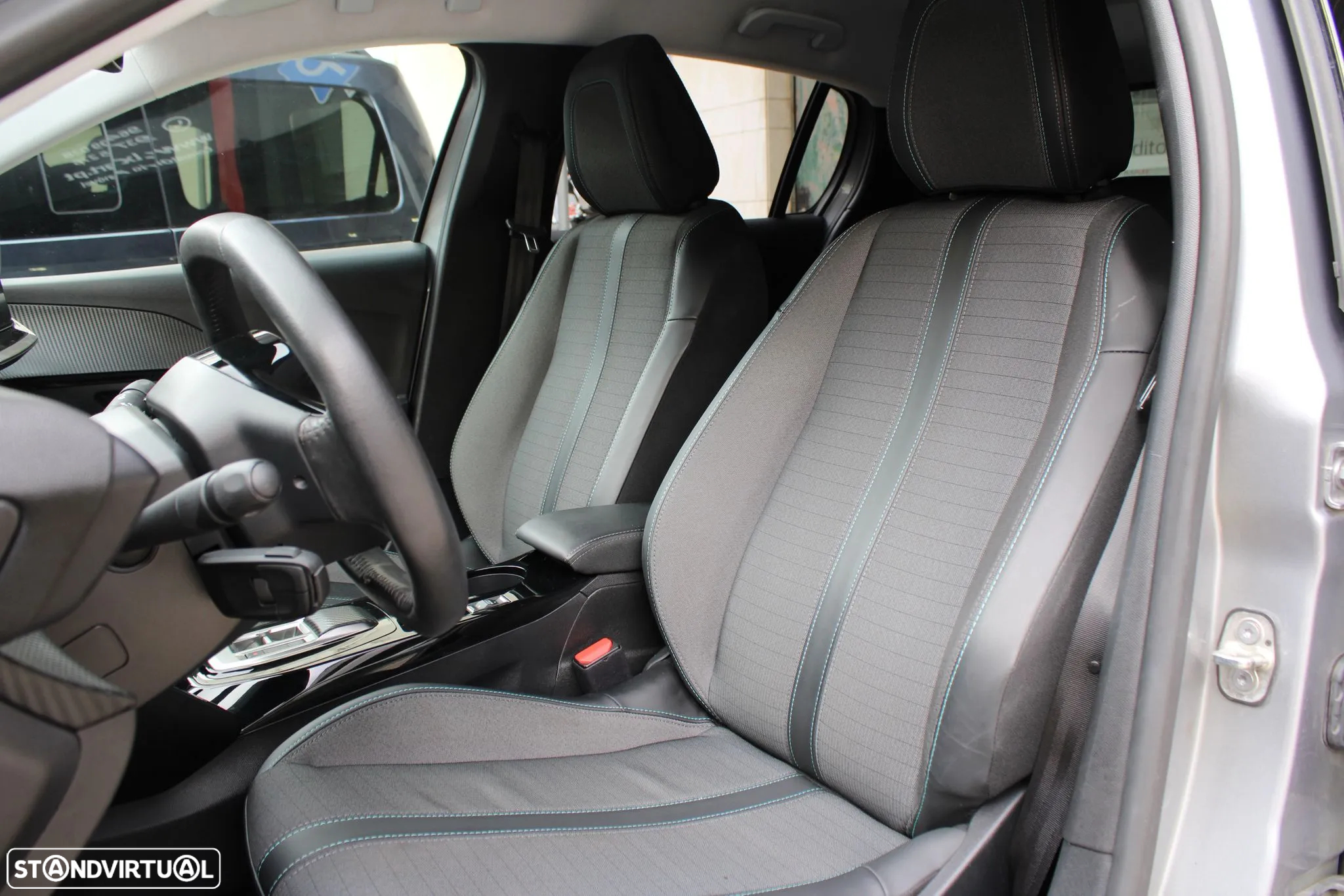 Peugeot e-208 50 kWh Allure Pack - 36