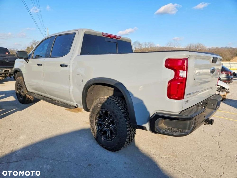 Chevrolet Silverado - 4