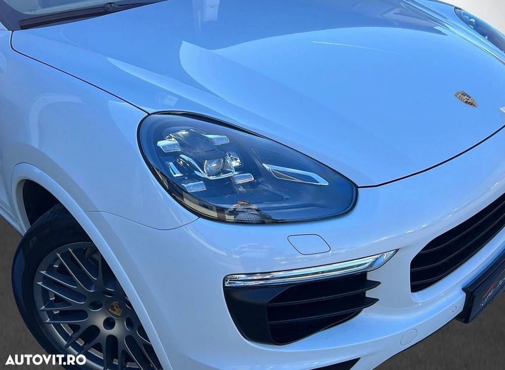 Porsche Cayenne - 9