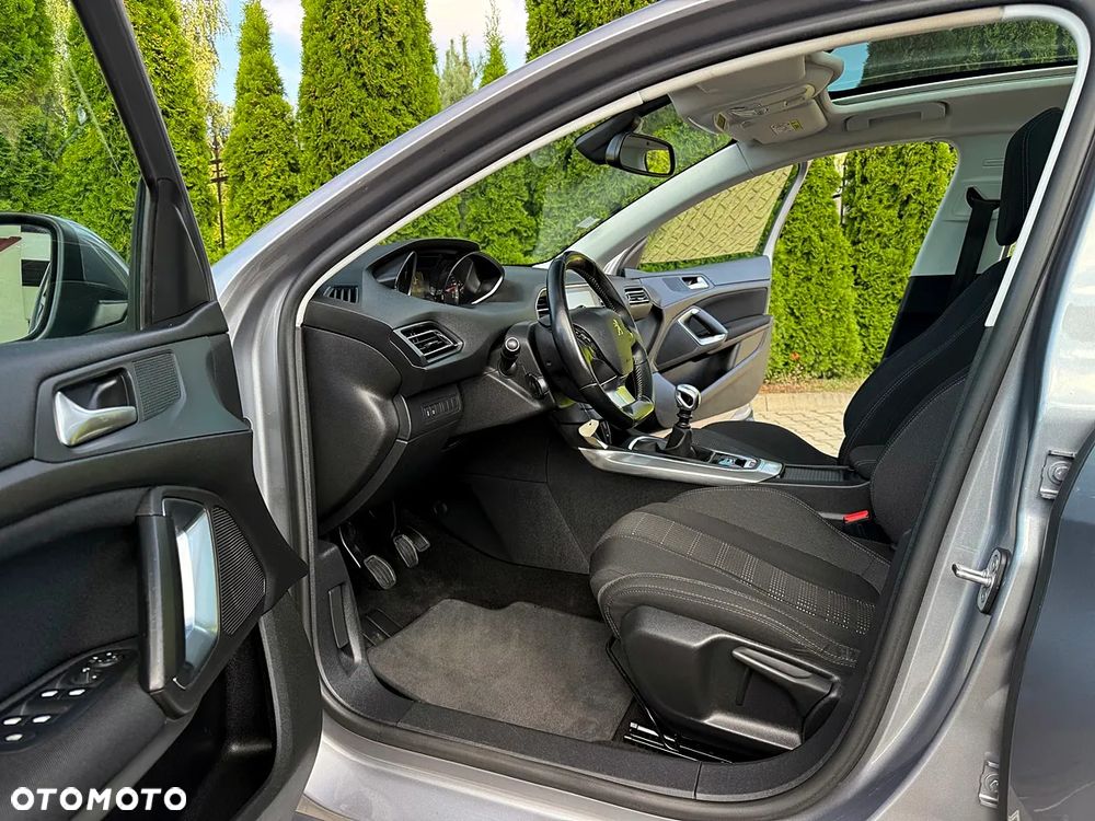 Peugeot 308 SW 1.6 BlueHDi Allure S&S - 17