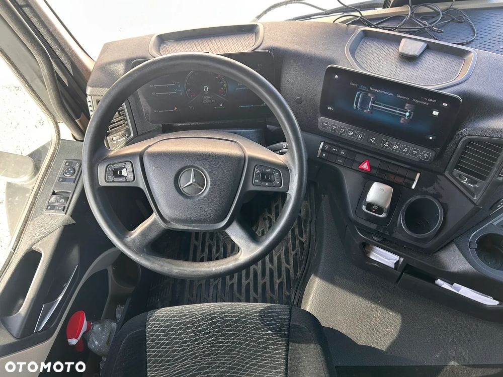 Mercedes-Benz Actros - 4