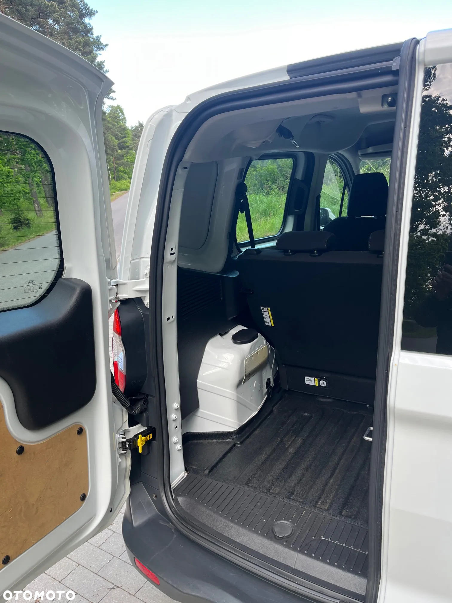 Ford Transit Courier - 31
