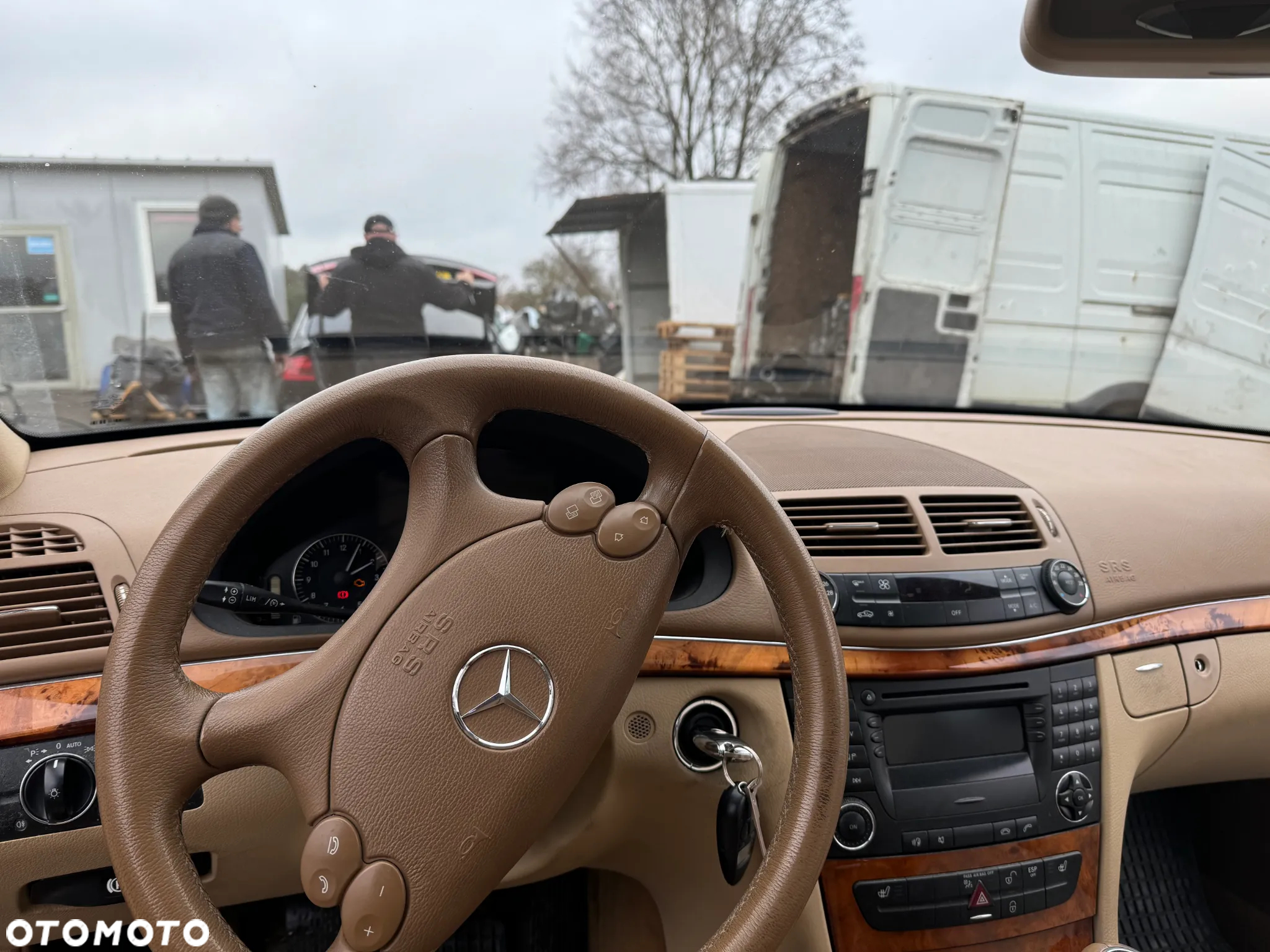 MERCEDES BENZ W211 LIFT MASKA POKRYWA SILNIKA C300 - 19