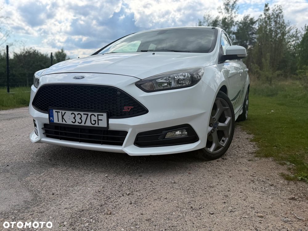 Ford Focus 2.0 EcoBoost ST mit Leder-Sport-Paket - 19
