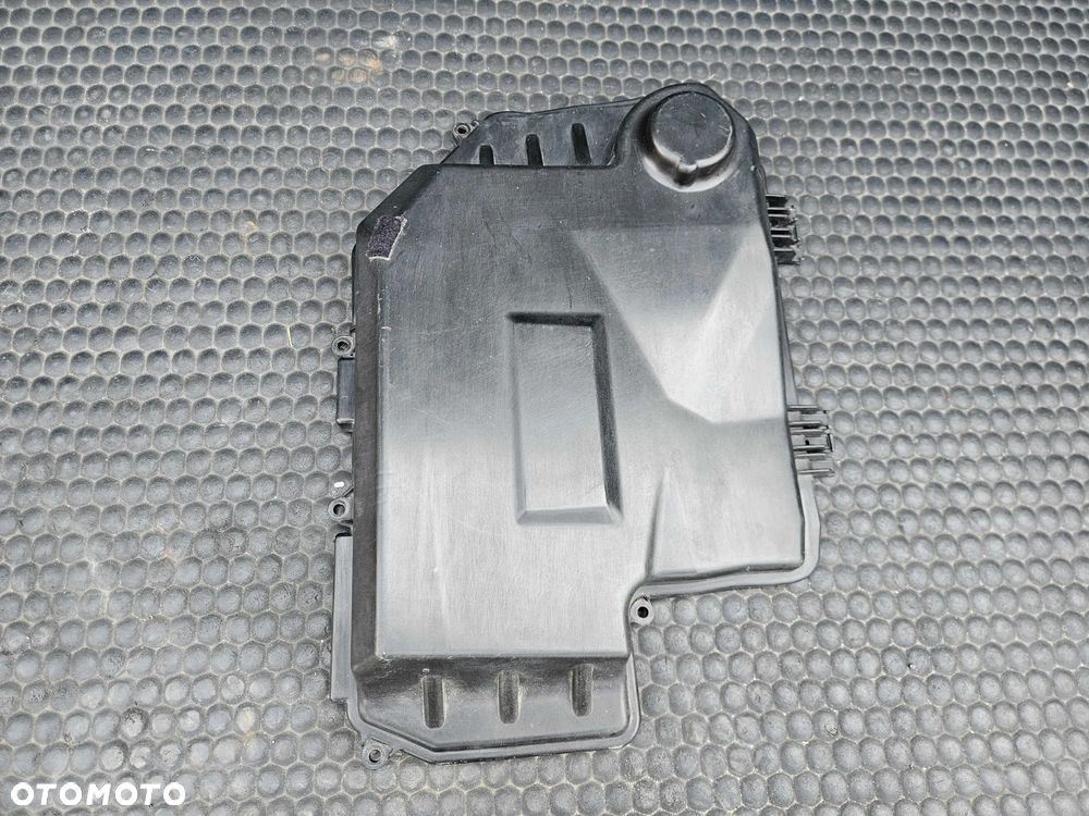 Obudowa Oslona Skrzynka Bezpiecznikow Pokrywa Uszczelka Komputer Sterownik Silnika Europa Audi A6 C6 - 15