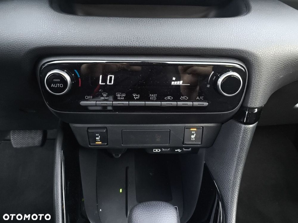 Toyota Yaris Hybrid 1.5 Style - 23