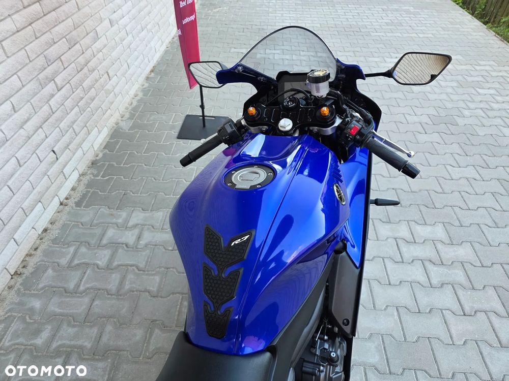 Yamaha R7 - 12
